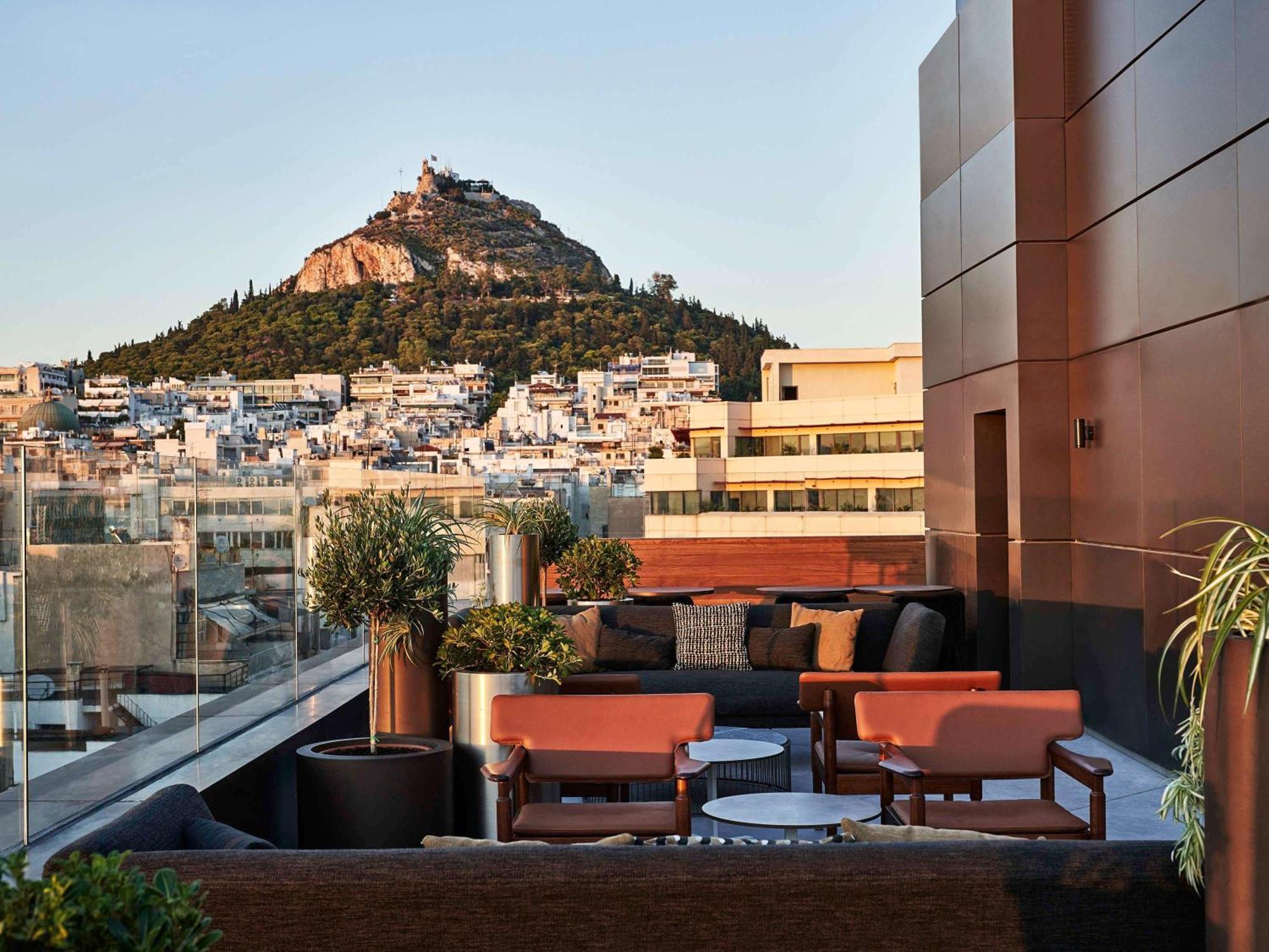 Athens Capital Center Hotel - Mgallery Collection Esterno foto The view from the hotel's rooftop